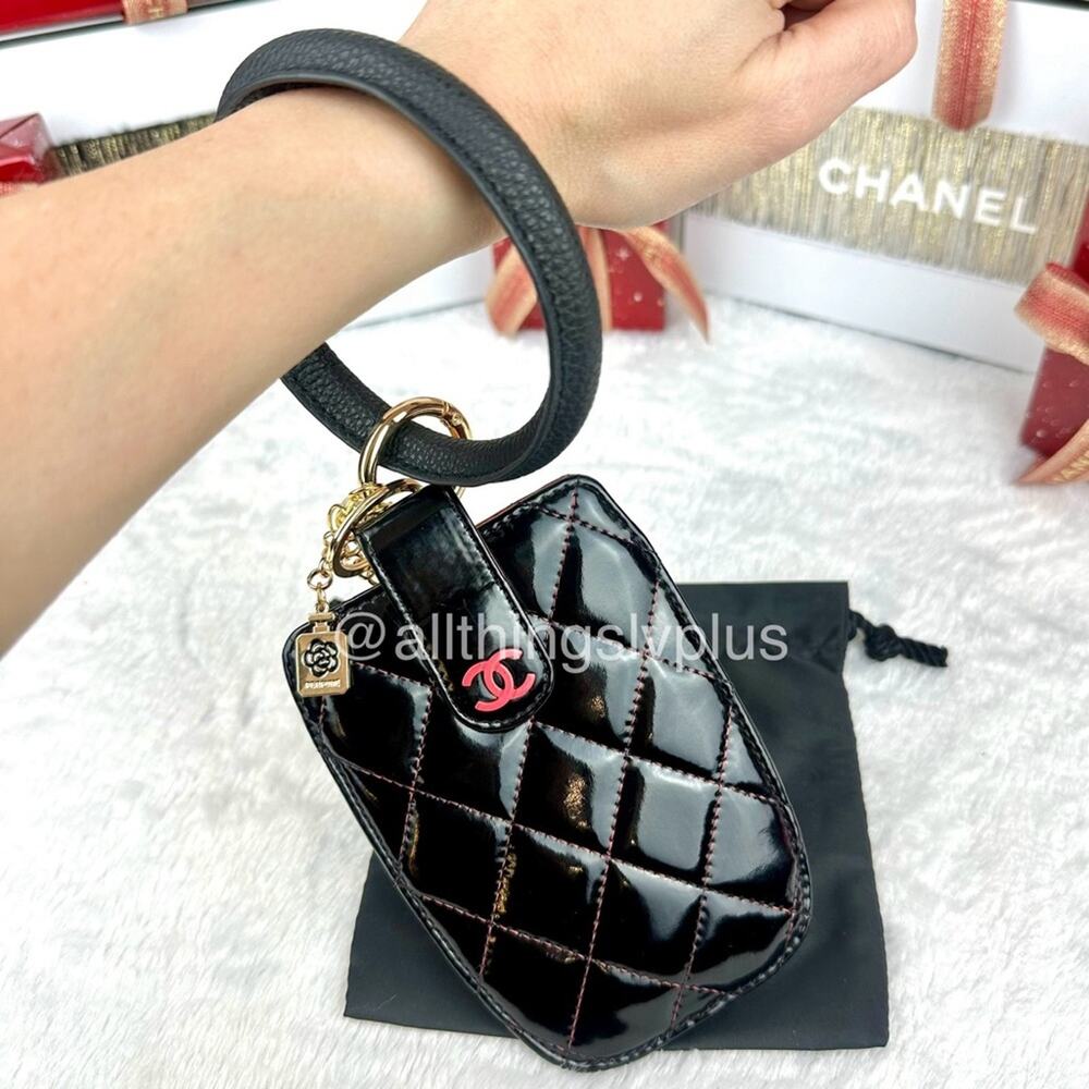CHANEL card case, ID holder lanyard wristlet in black patent leather. Great GIFT - Picture 3 of 12